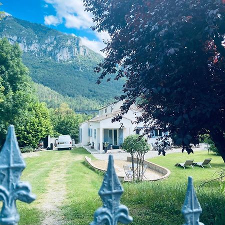 Private Riverside Villa With Breathtaking Views Axat Экстерьер фото